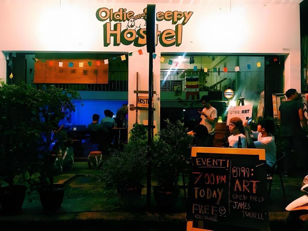 Oldie And Sleepy Hostel Udon Thani Ngoại thất bức ảnh
