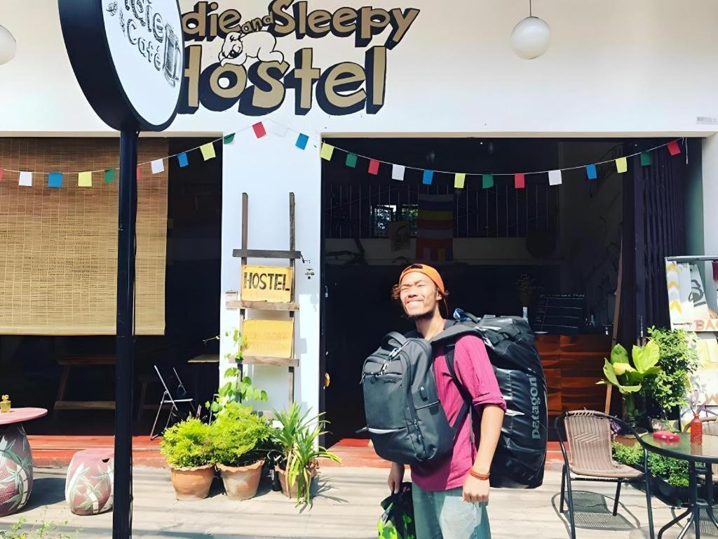 Oldie And Sleepy Hostel Udon Thani Ngoại thất bức ảnh