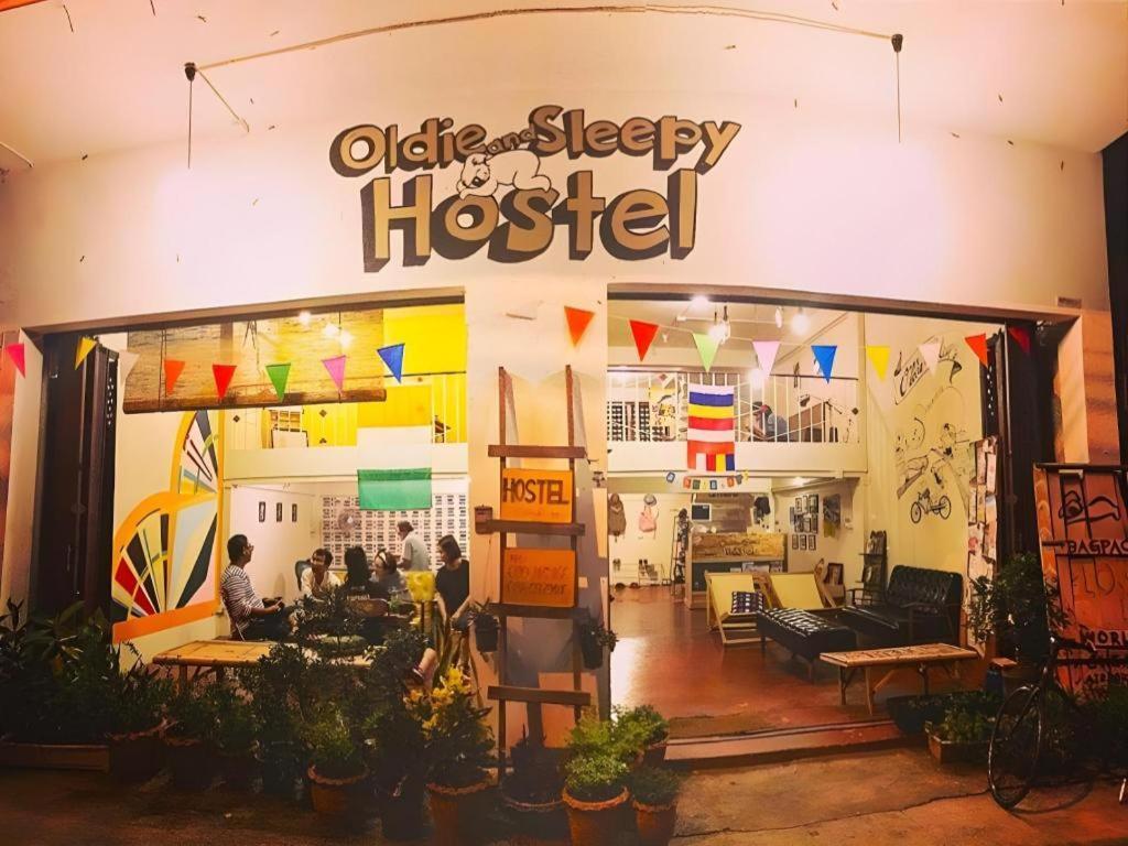Oldie And Sleepy Hostel Udon Thani Ngoại thất bức ảnh