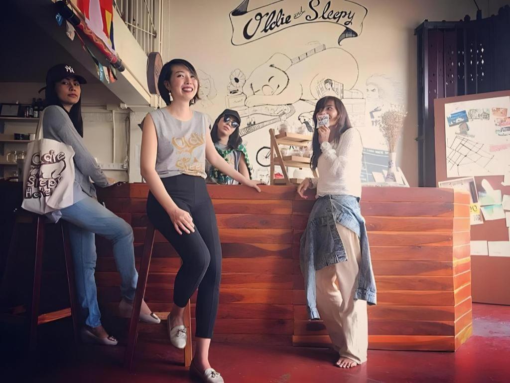 Oldie And Sleepy Hostel Udon Thani Ngoại thất bức ảnh